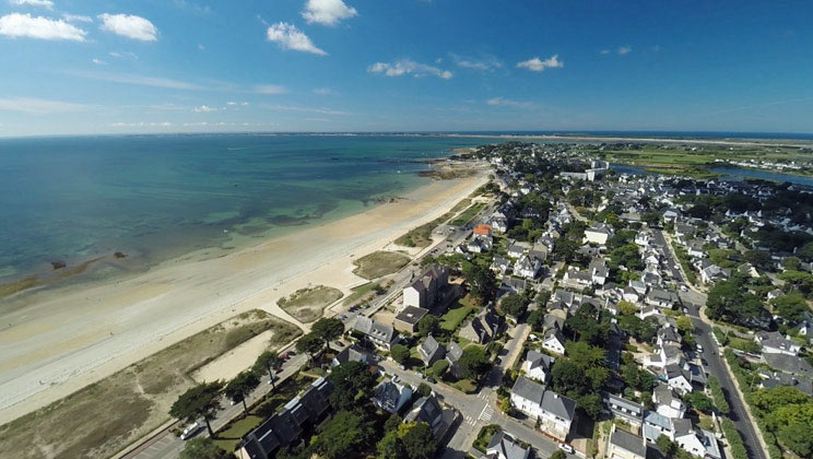 vue aérienne de la grande plage de carnac