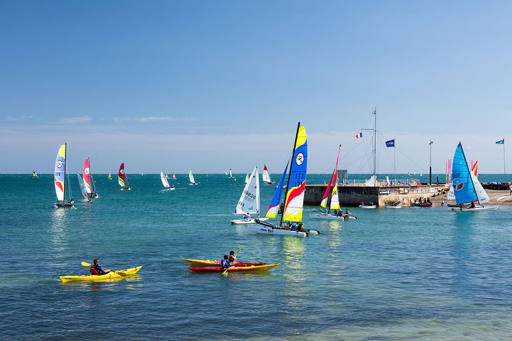 yacht club de carnac sur la grande plage