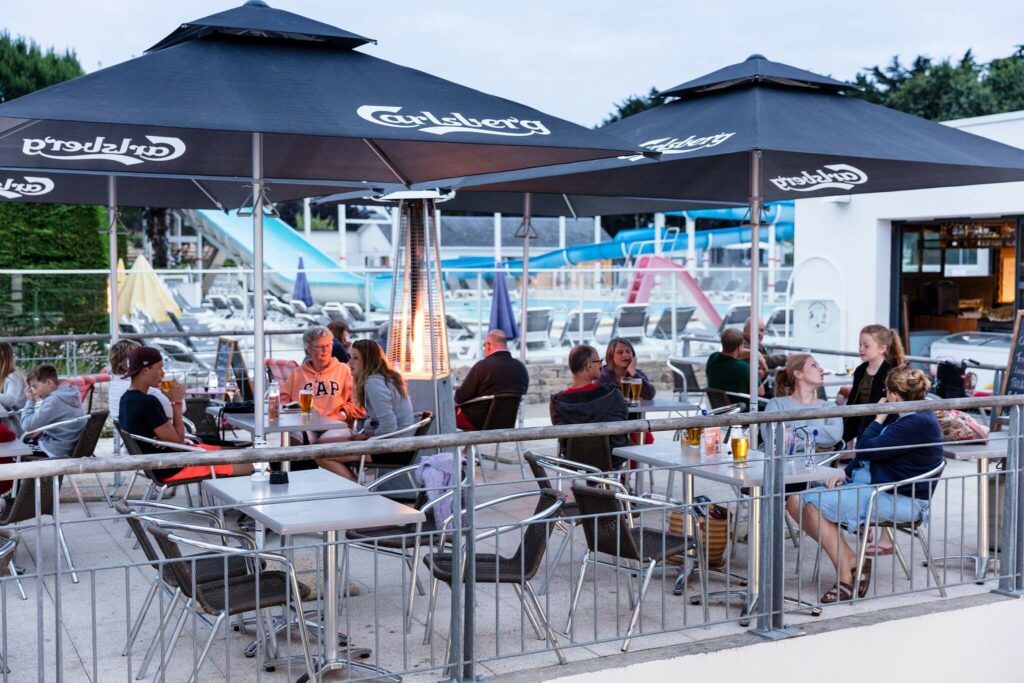 Terrasse du restaurant du camping les menhirs